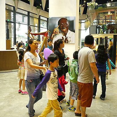  curious visitors at Zotter Shanghai opening