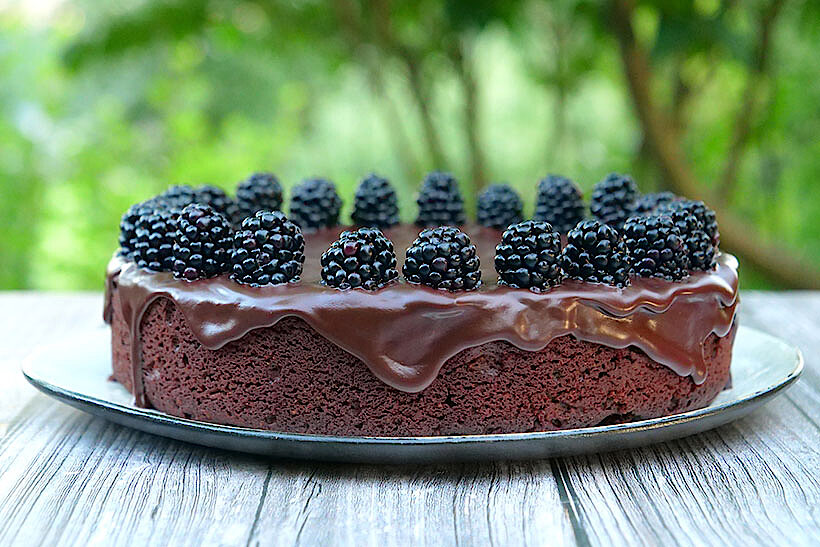 Rezept für dunklen Schokokuchen mit Brombeeren und Buchweizenmehl (glutenfrei)