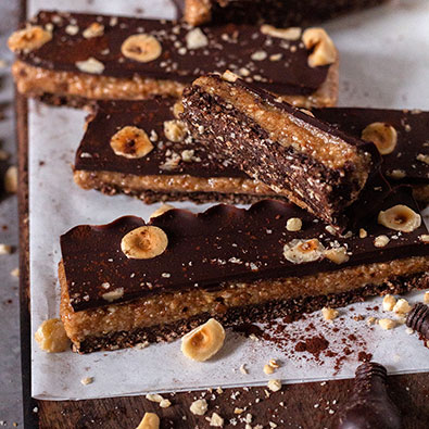 Feine Dattel-Praline-Stangerl mit cremiger Haselnussfüllung