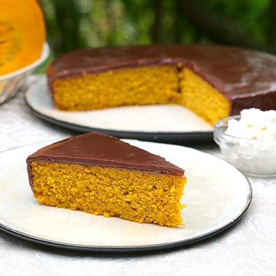 Kürbis-Polentakuchen mit Schokoglasur (glutenfrei)